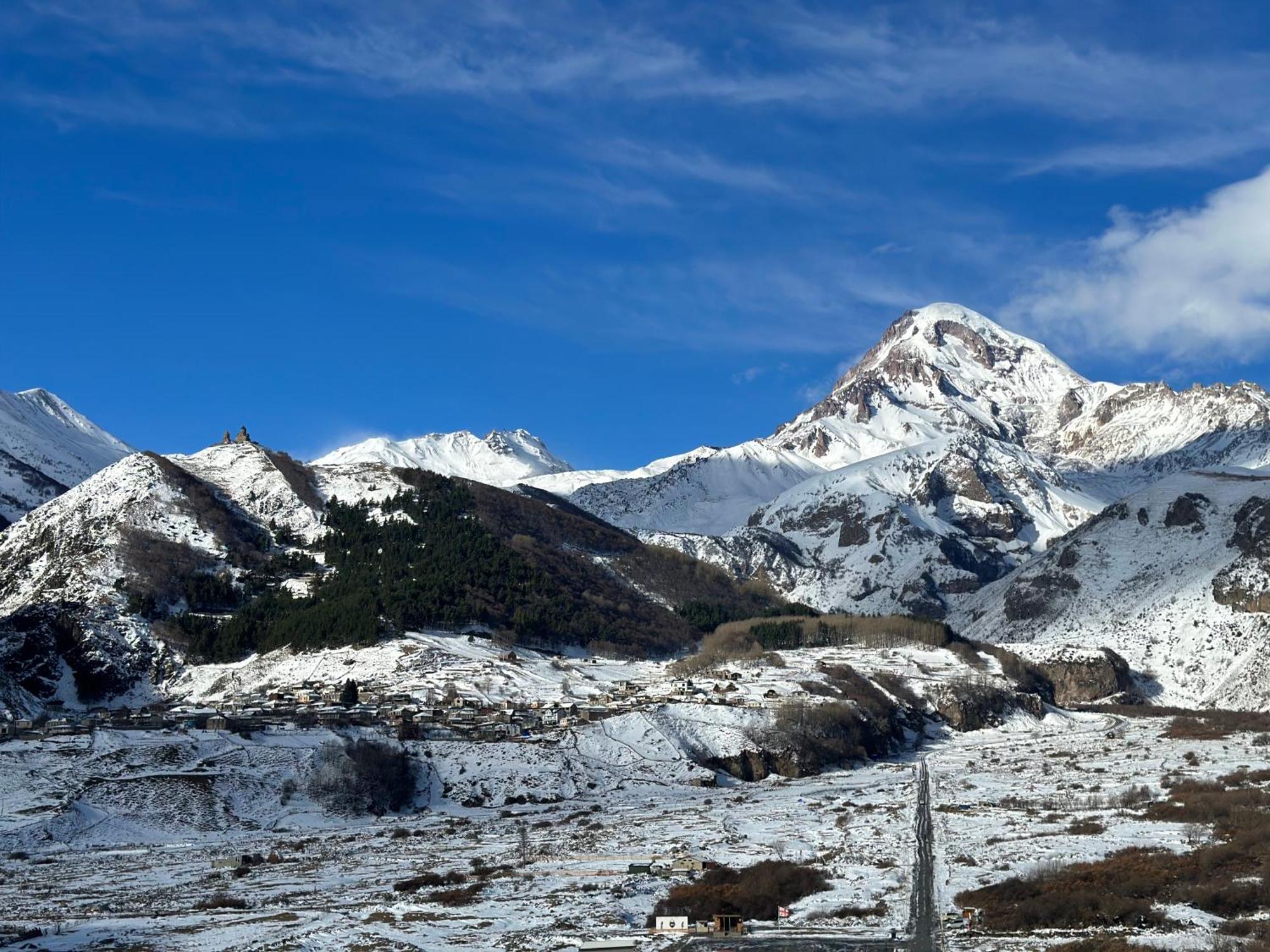 Hotel Axien Kazbegi Zewnętrze zdjęcie