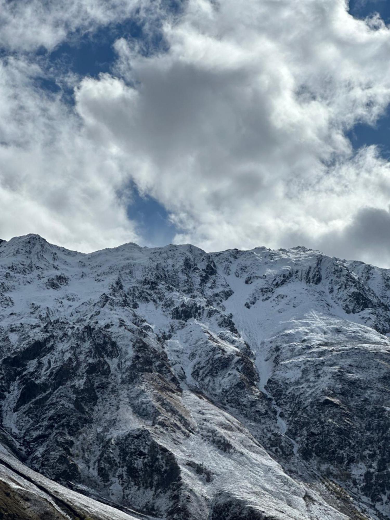 Hotel Axien Kazbegi Zewnętrze zdjęcie